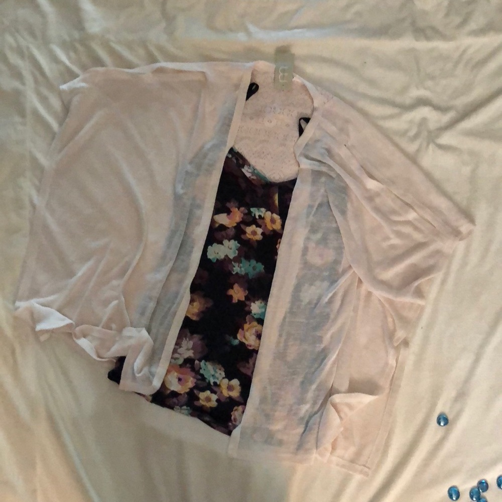 Flutter sleeve ultra feminine NWT Maurices top